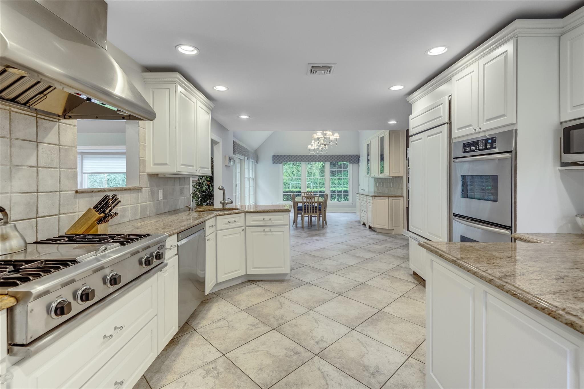 14 Rockwood Road, Manhasset, New York image 7