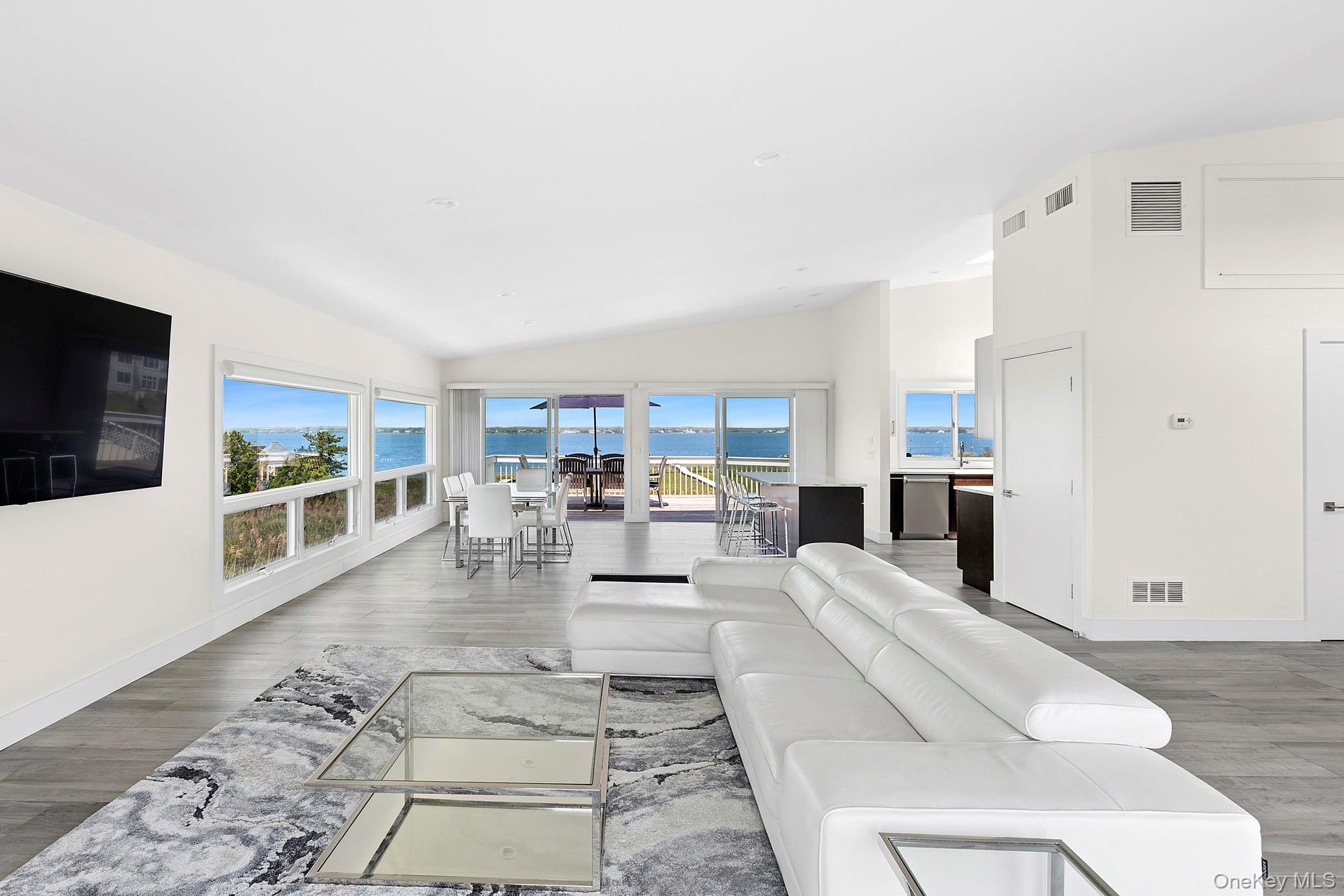 588 Dune Road