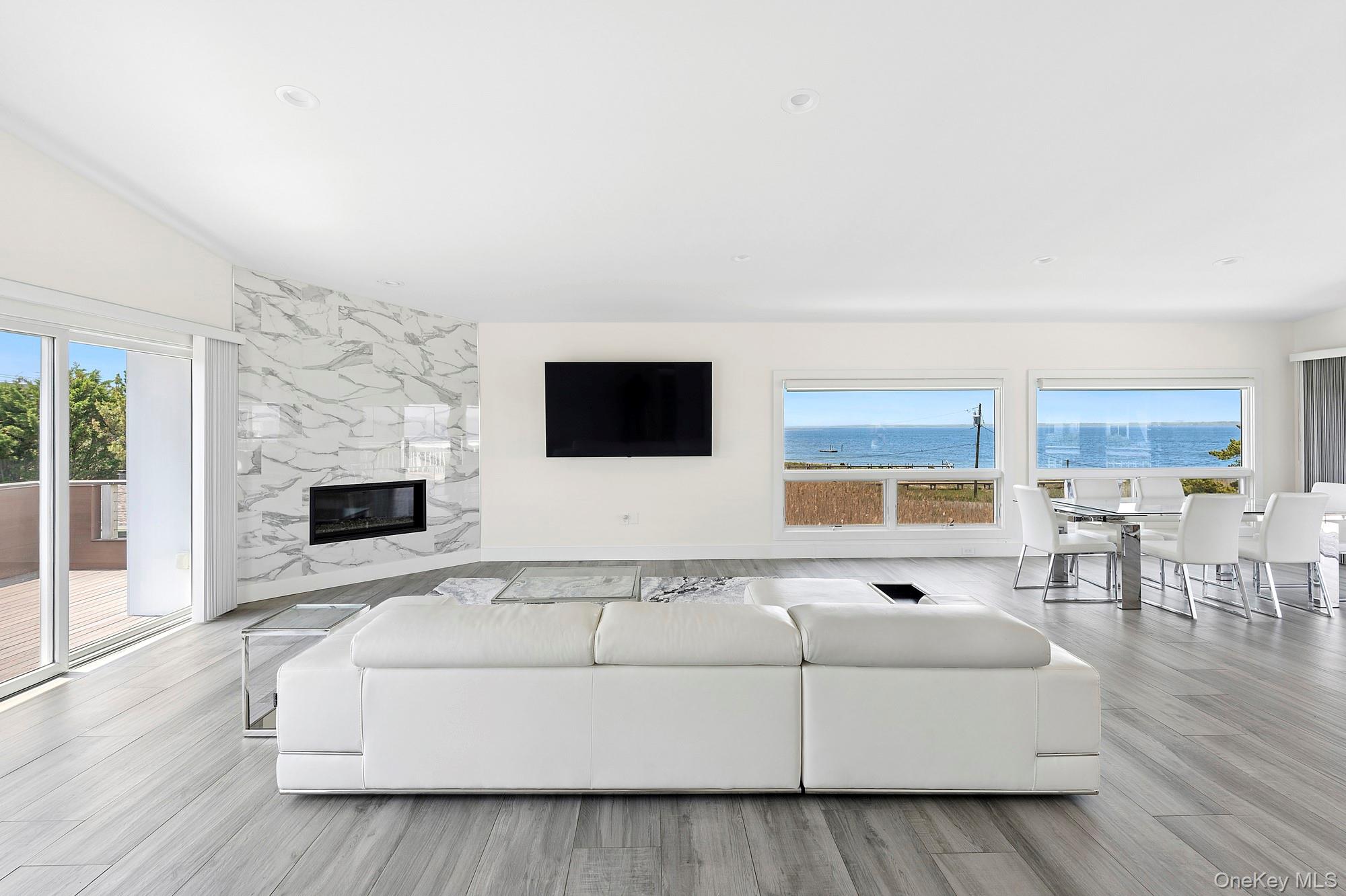 588 Dune Road