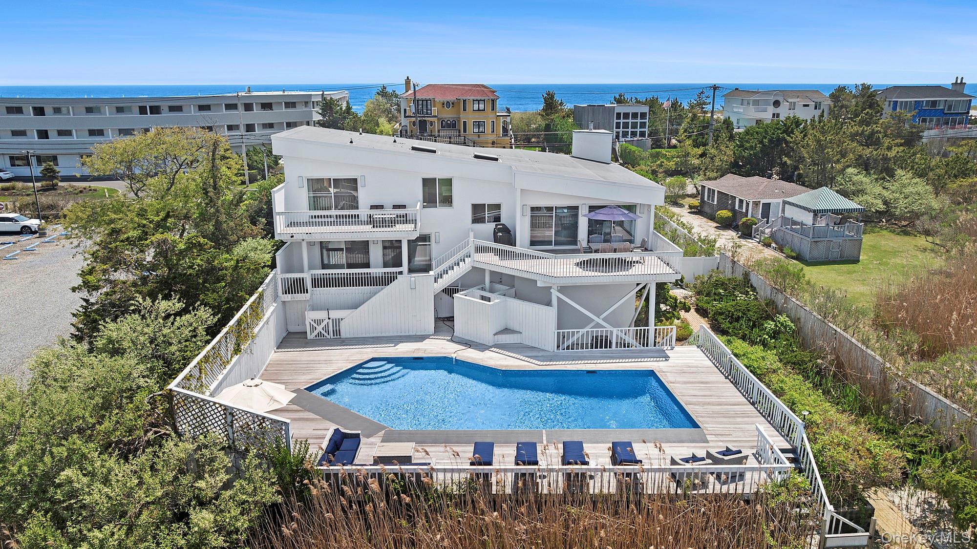 588 Dune Road