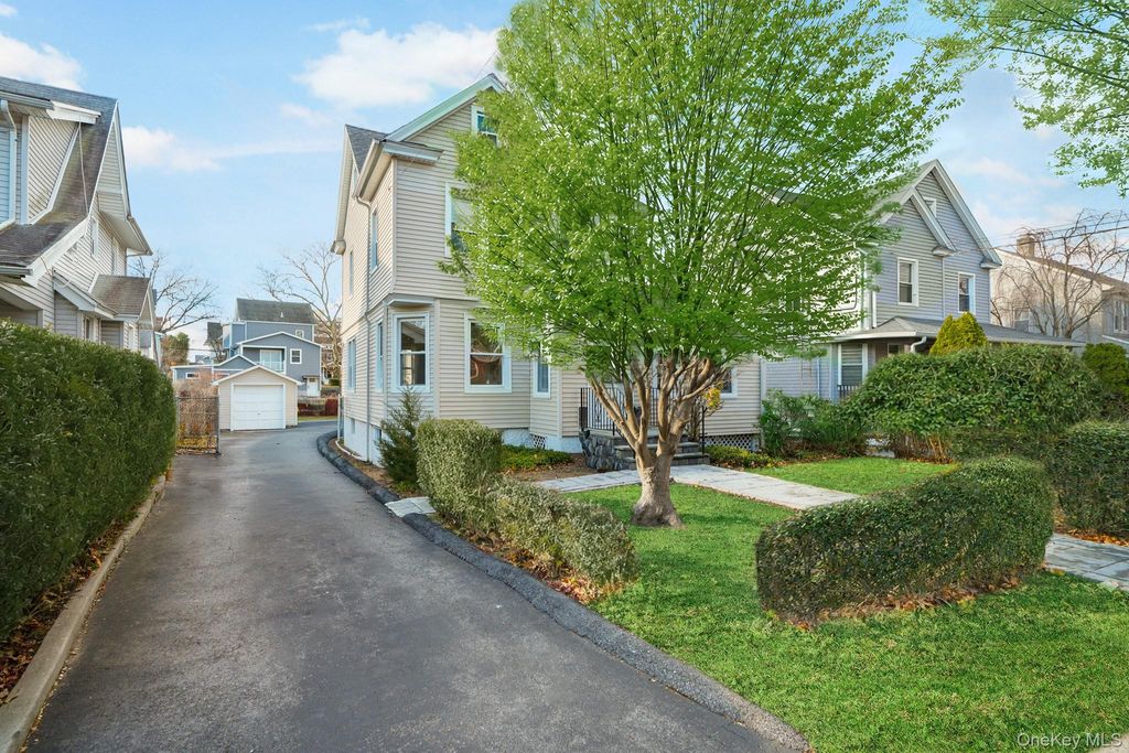 Photo of 36 Longview Avenue, White Plains, NY 10605 (MLS # 958015)