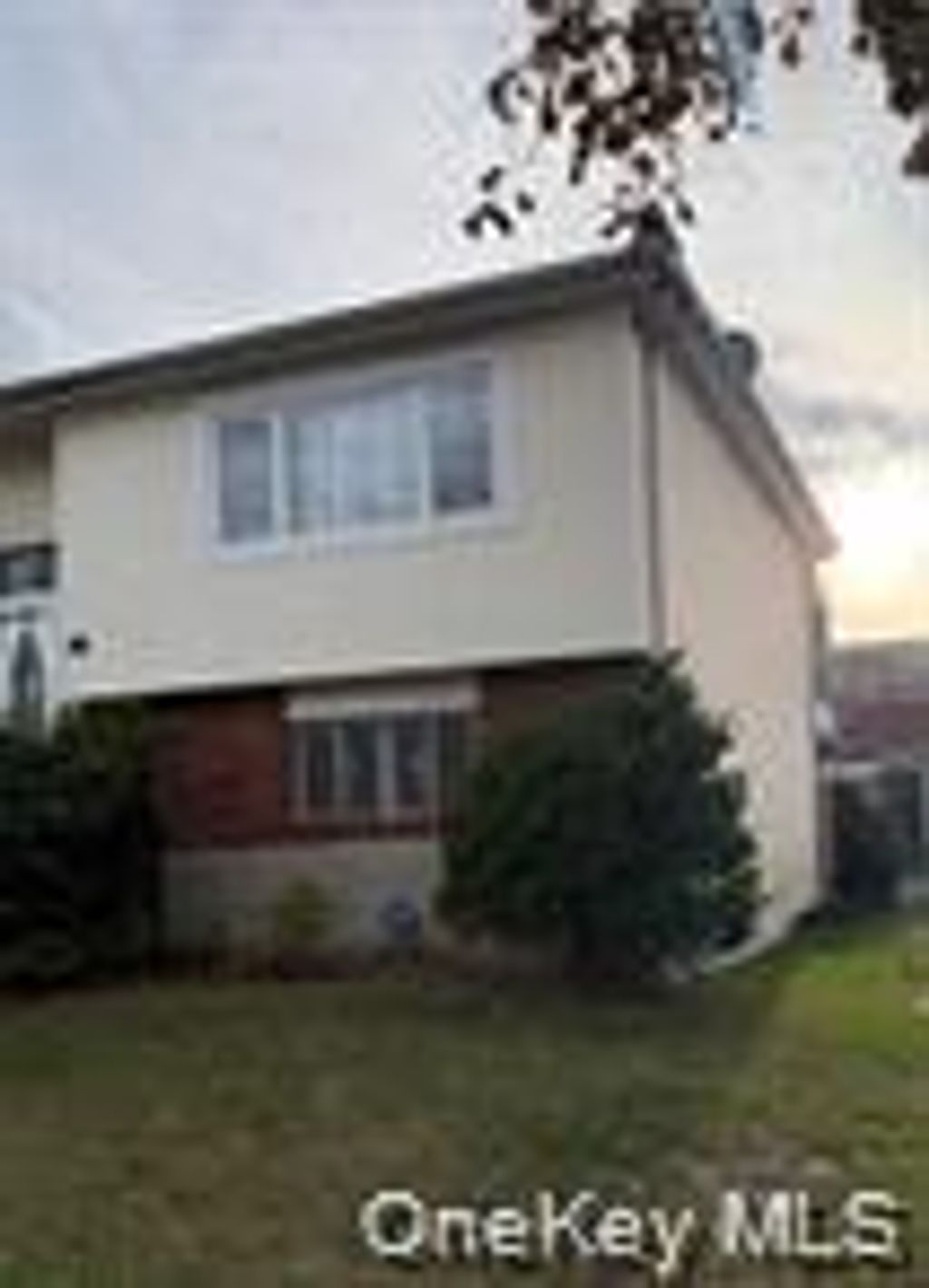 Photo of 112-14 180th Street, Saint Albans, NY 11433 (MLS # 977806)