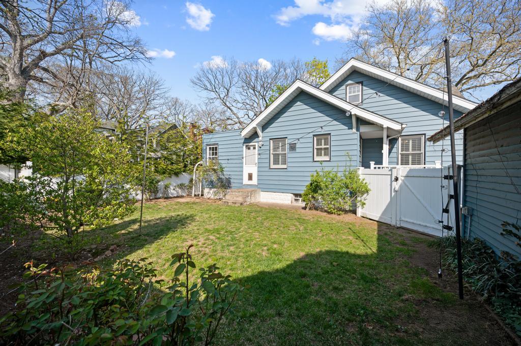 63 Linmouth Road, Malverne, New York image 25