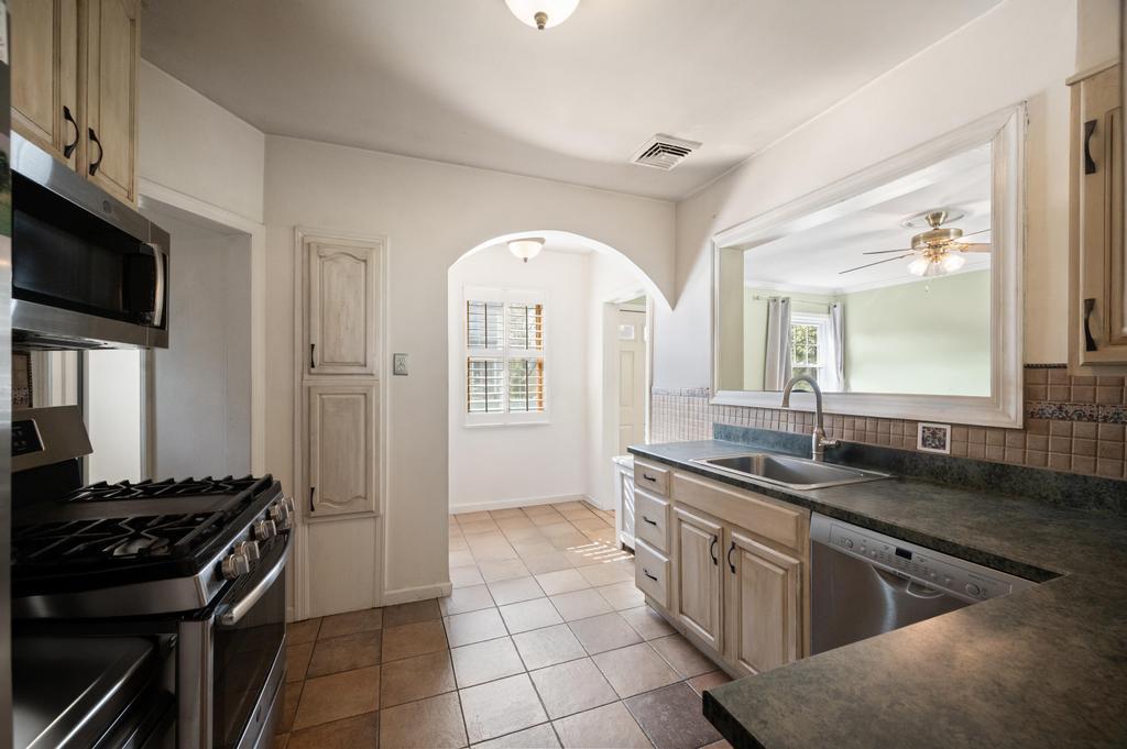 63 Linmouth Road, Malverne, New York image 8