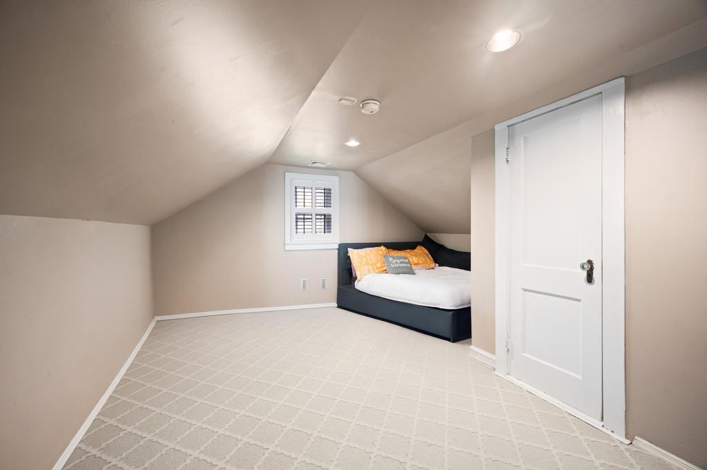 63 Linmouth Road, Malverne, New York image 21