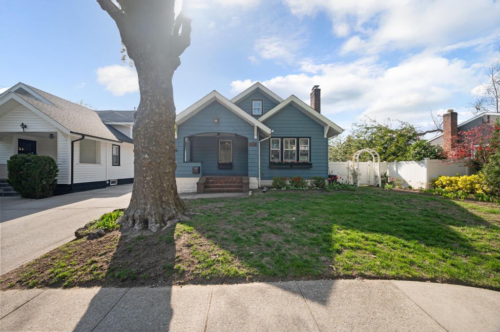 63 Linmouth Road, Malverne, New York image 3