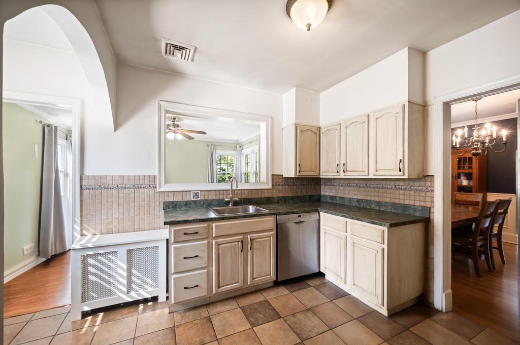 63 Linmouth Road, Malverne, New York image 9