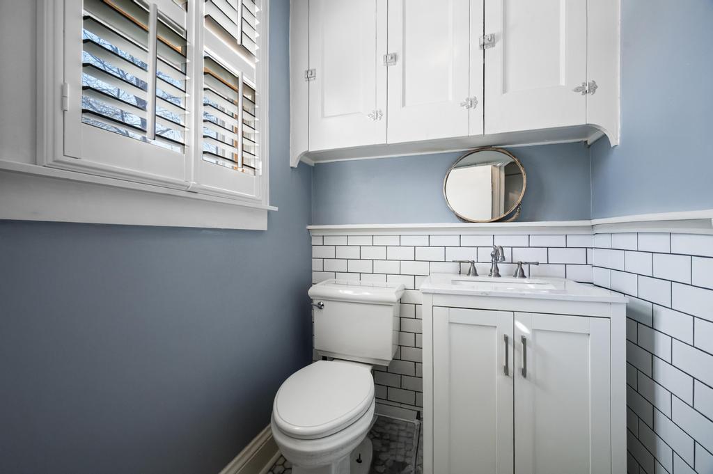63 Linmouth Road, Malverne, New York image 14