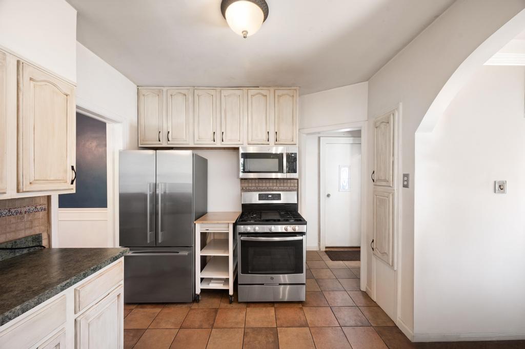 63 Linmouth Road, Malverne, New York image 12