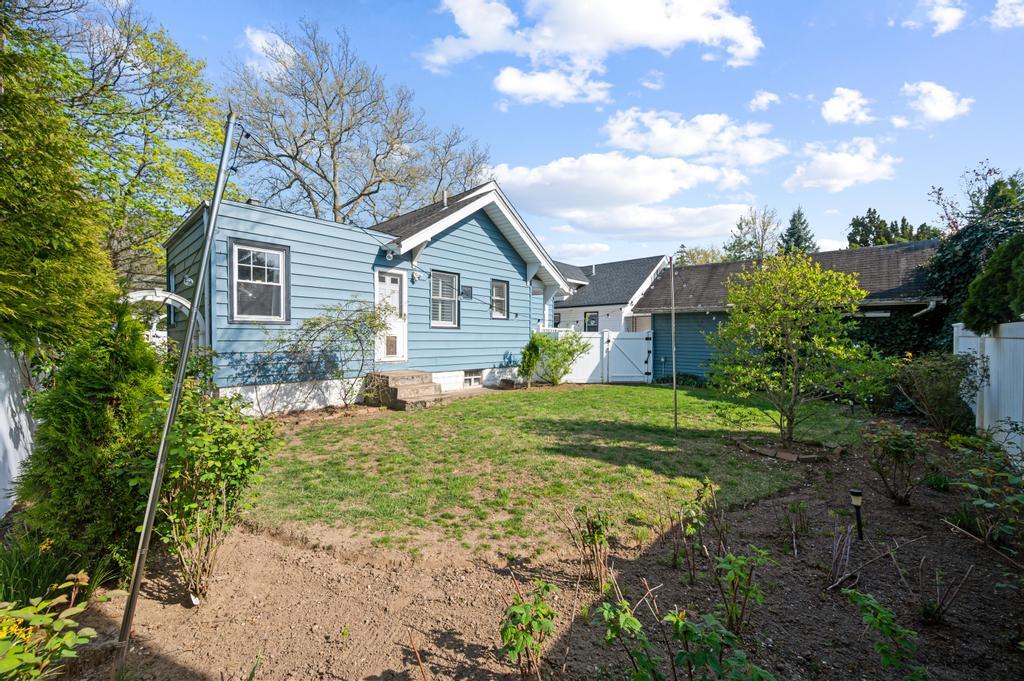 63 Linmouth Road, Malverne, New York image 24
