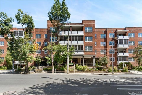 Photo of 1 Kensignton Gate #209, Great Neck, NY 11021 (MLS # 1066215)