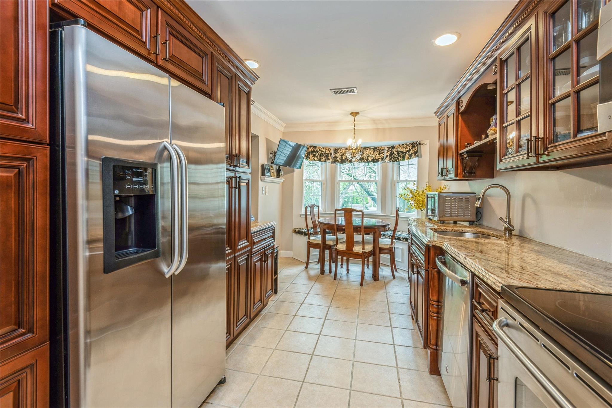 31 Manors Drive, Jericho, New York image 7