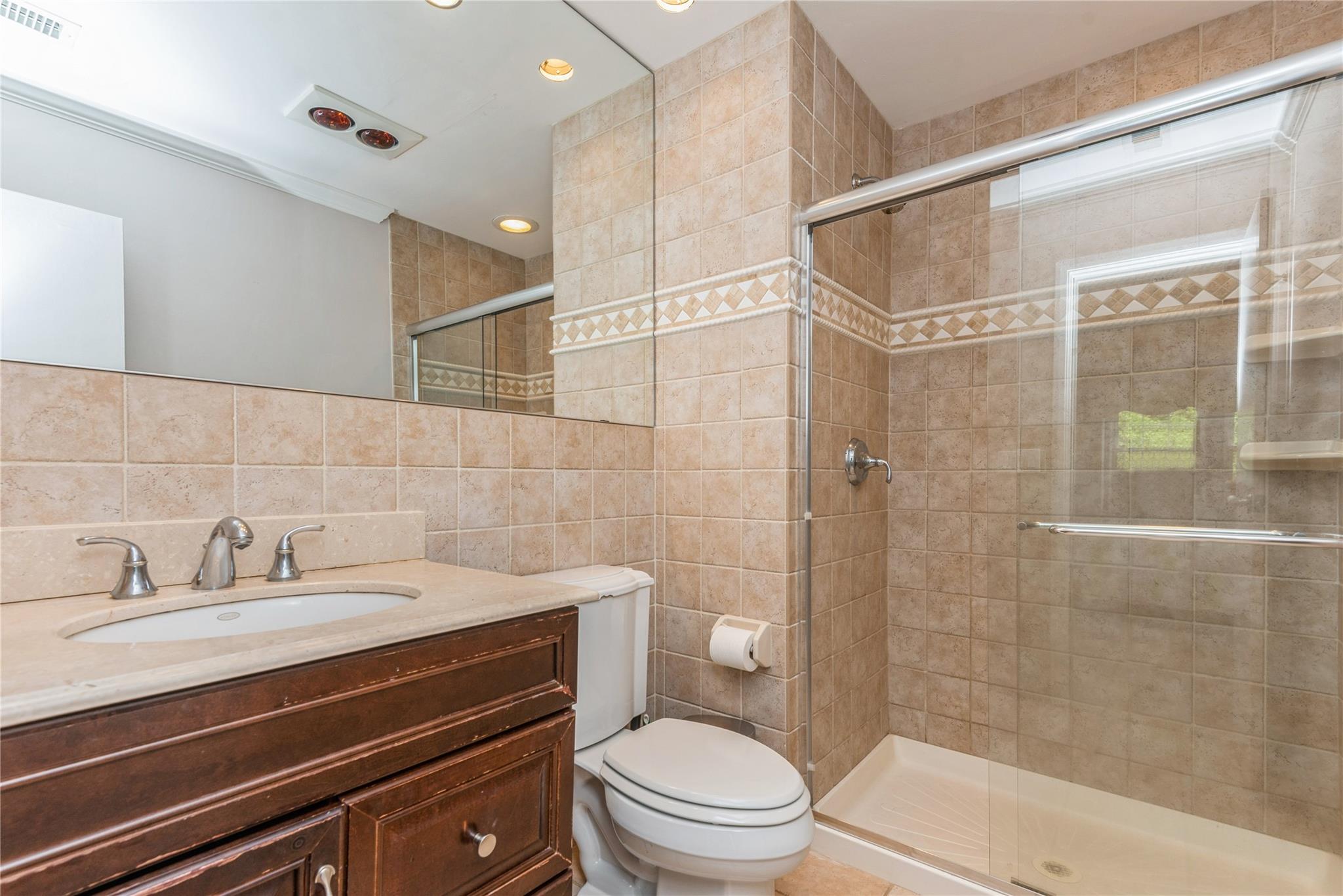 31 Manors Drive, Jericho, New York image 17
