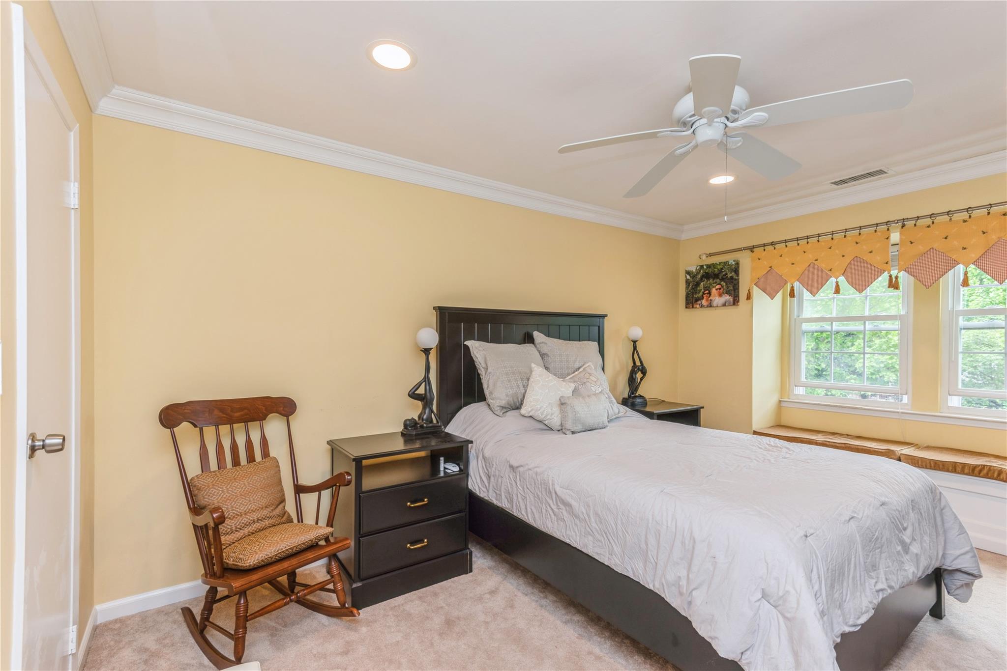 31 Manors Drive, Jericho, New York image 15