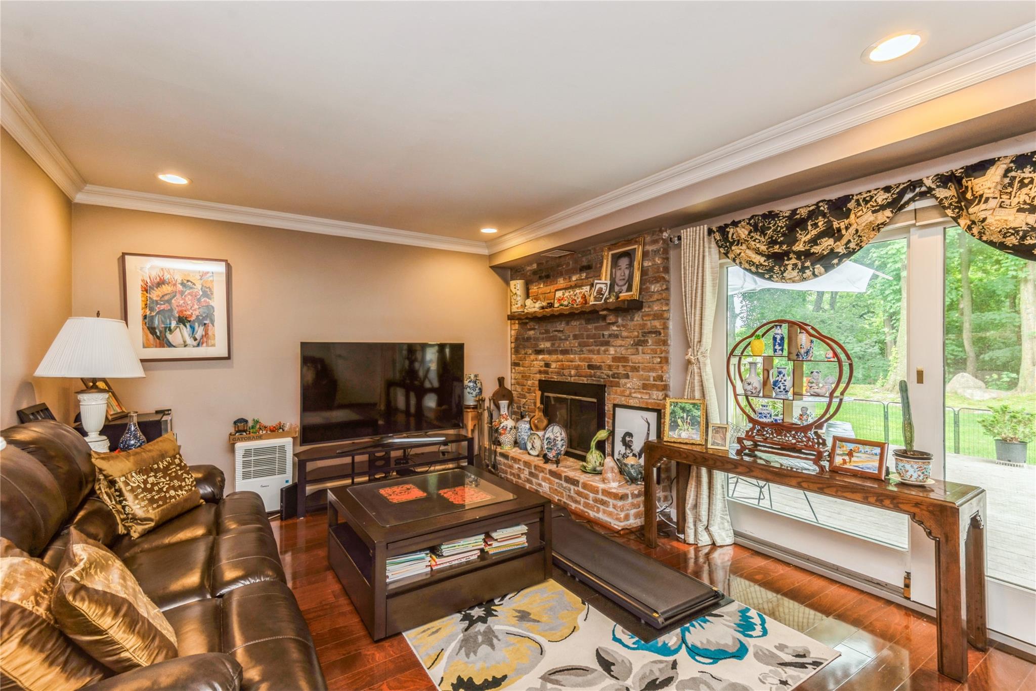 31 Manors Drive, Jericho, New York image 18