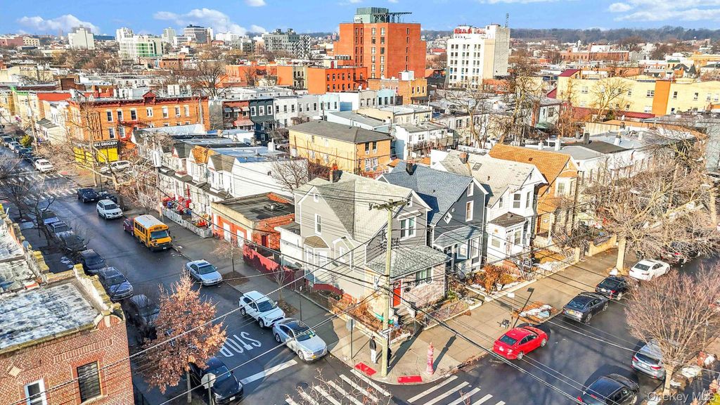 Photo of 194 Crystal Street, Brooklyn, NY 11208 (MLS # 950943)