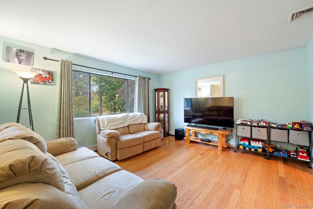 Photo of 4 Verven Road, Poughkeepsie, NY 12603 (MLS # 922807)