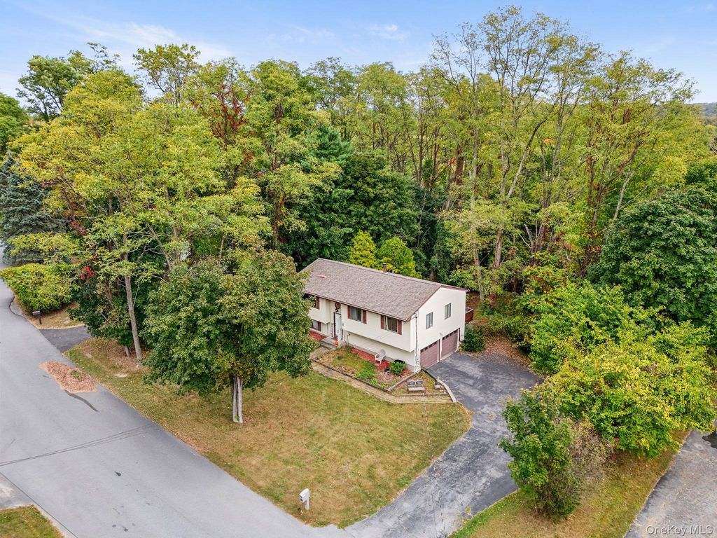 Photo of 4 Verven Road, Poughkeepsie, NY 12603 (MLS # 922807)