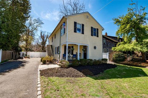 54 Westfield Drive Centerport NY 11721