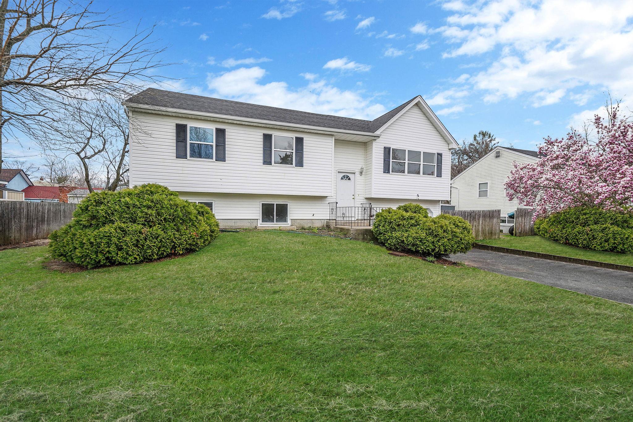 55 Woodycrest Avenue, Farmingville, New York image 1