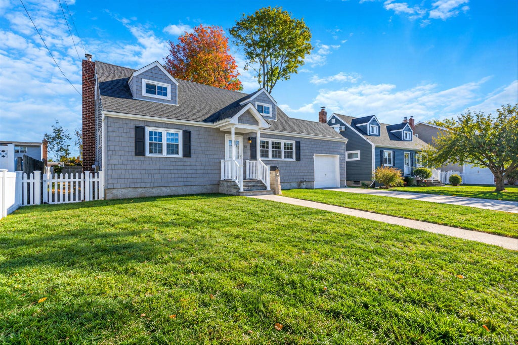 Photo of 1025 N Greene Avenue, Lindenhurst, NY 11757 (MLS # 1065011)