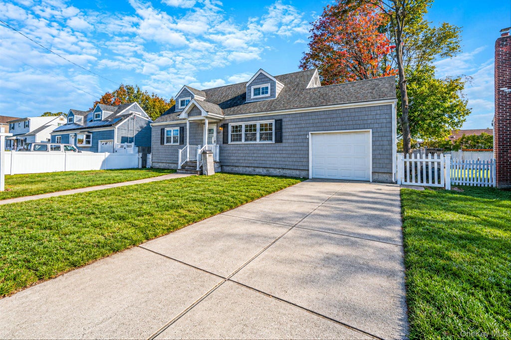 Photo of 1025 N Greene Avenue, Lindenhurst, NY 11757 (MLS # 1065011)