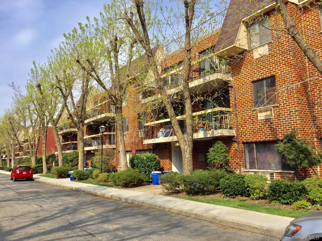 Photo of 71-35 Sutton Place #3Fl, Fresh Meadows, NY 11365 (MLS # 968278)