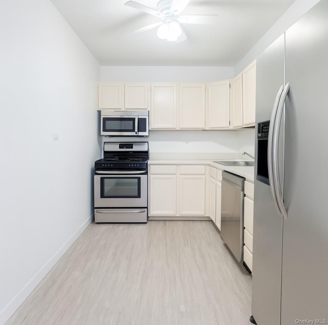 2 BAY CLUB Drive 18F