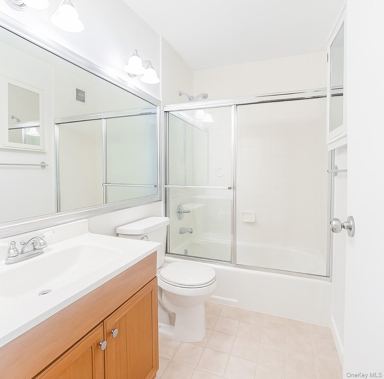 2 BAY CLUB Drive 18F