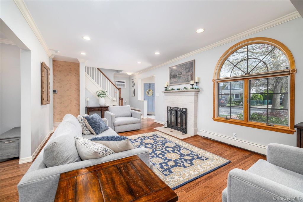 Photo of 96 Southard Avenue, Rockville Centre, NY 11570 (MLS # 985555)
