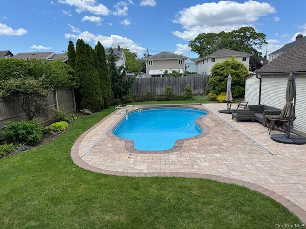 Photo of 96 Southard Avenue, Rockville Centre, NY 11570 (MLS # 985555)