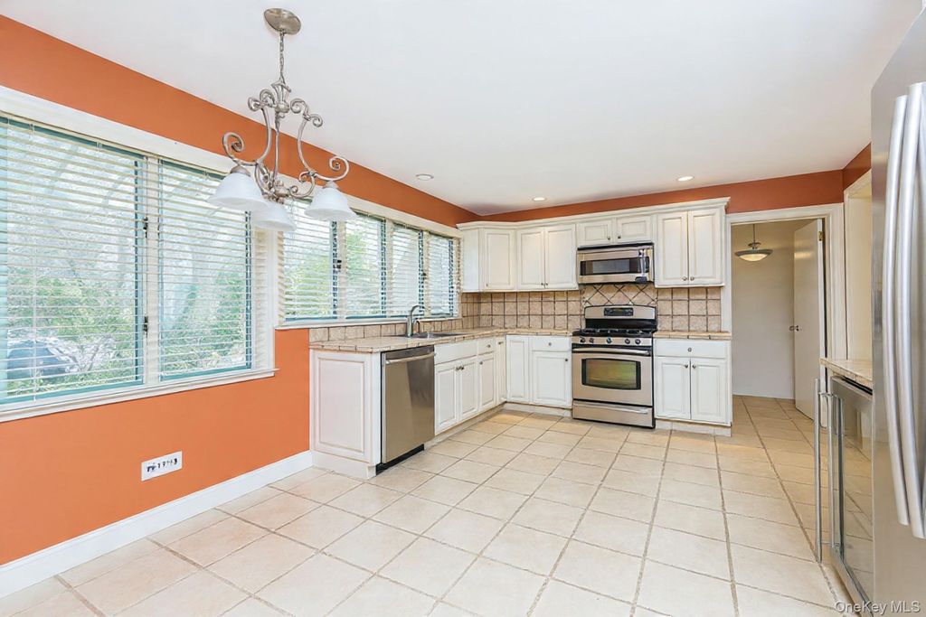 Photo of 18 Emerson Avenue, Staten Island, NY 10301 (MLS # 986832)