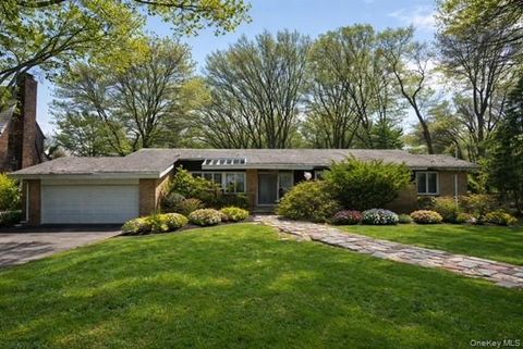 Photo of 18 Emerson Avenue, Staten Island, NY 10301 (MLS # 986832)