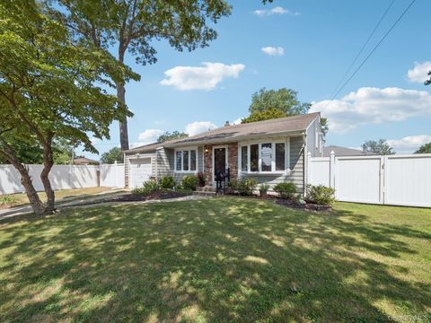 247 Woods Road North Babylon NY 11703