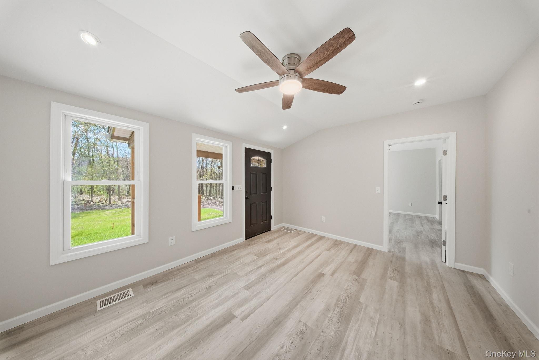 24 Farmingdale Lane