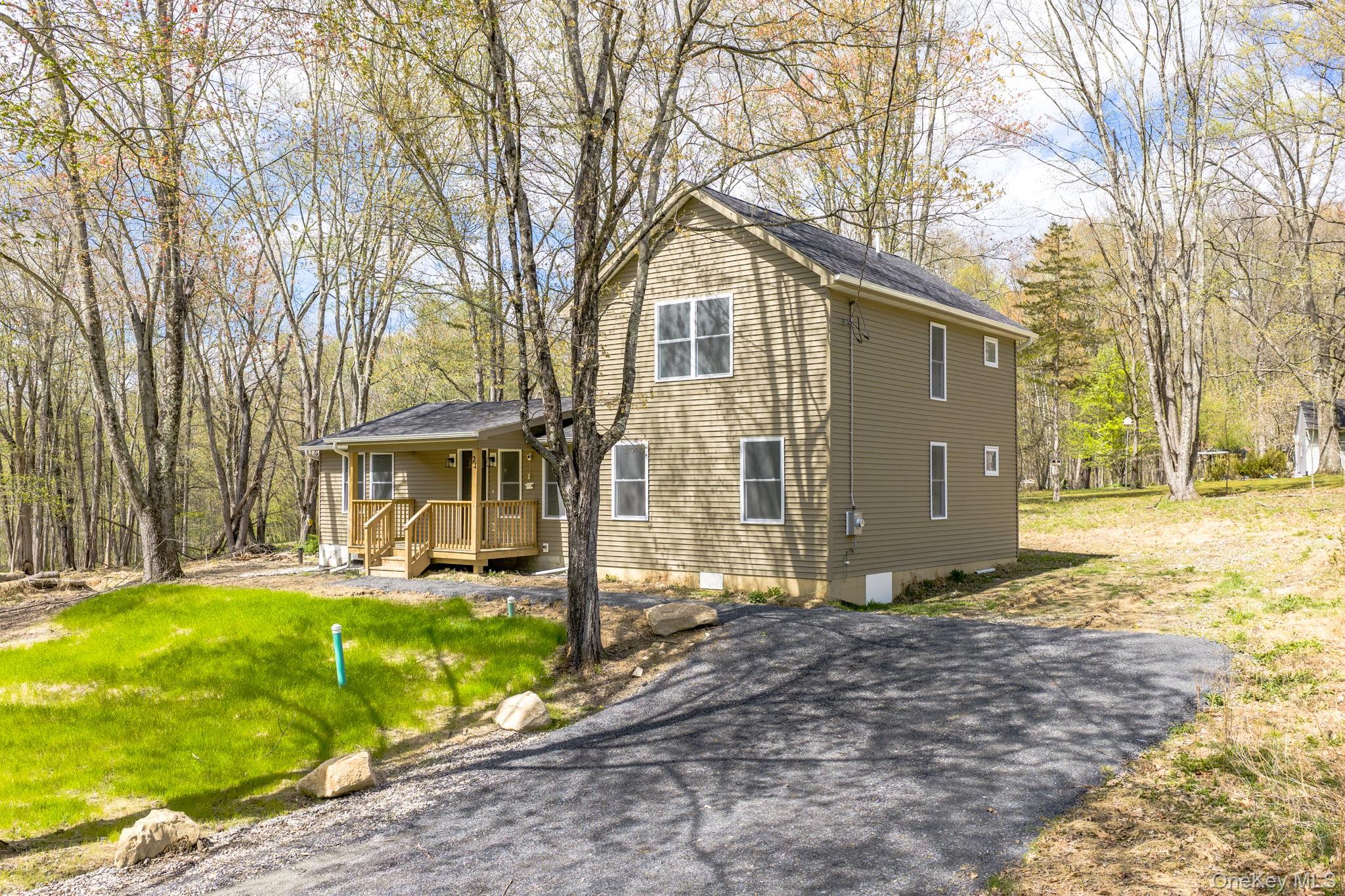 24 Farmingdale Lane