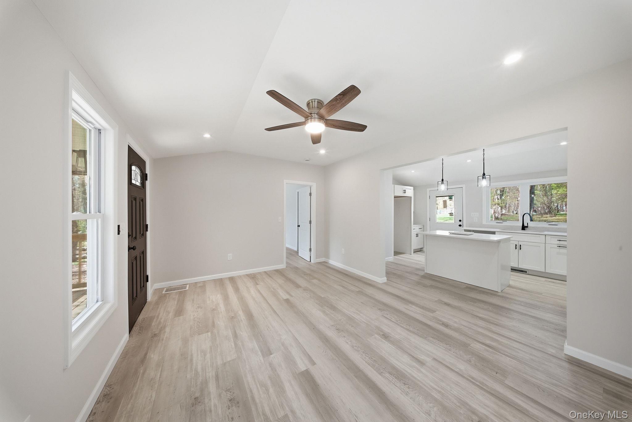 24 Farmingdale Lane