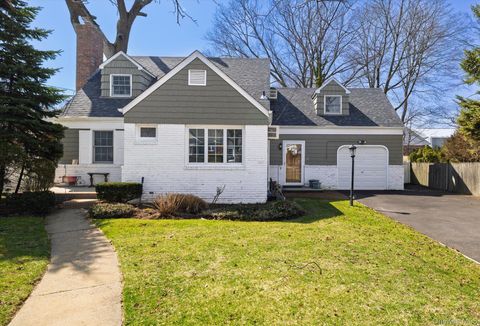 Homes For Sale - 11 Maple Street<br/> Malverne, NY 11565