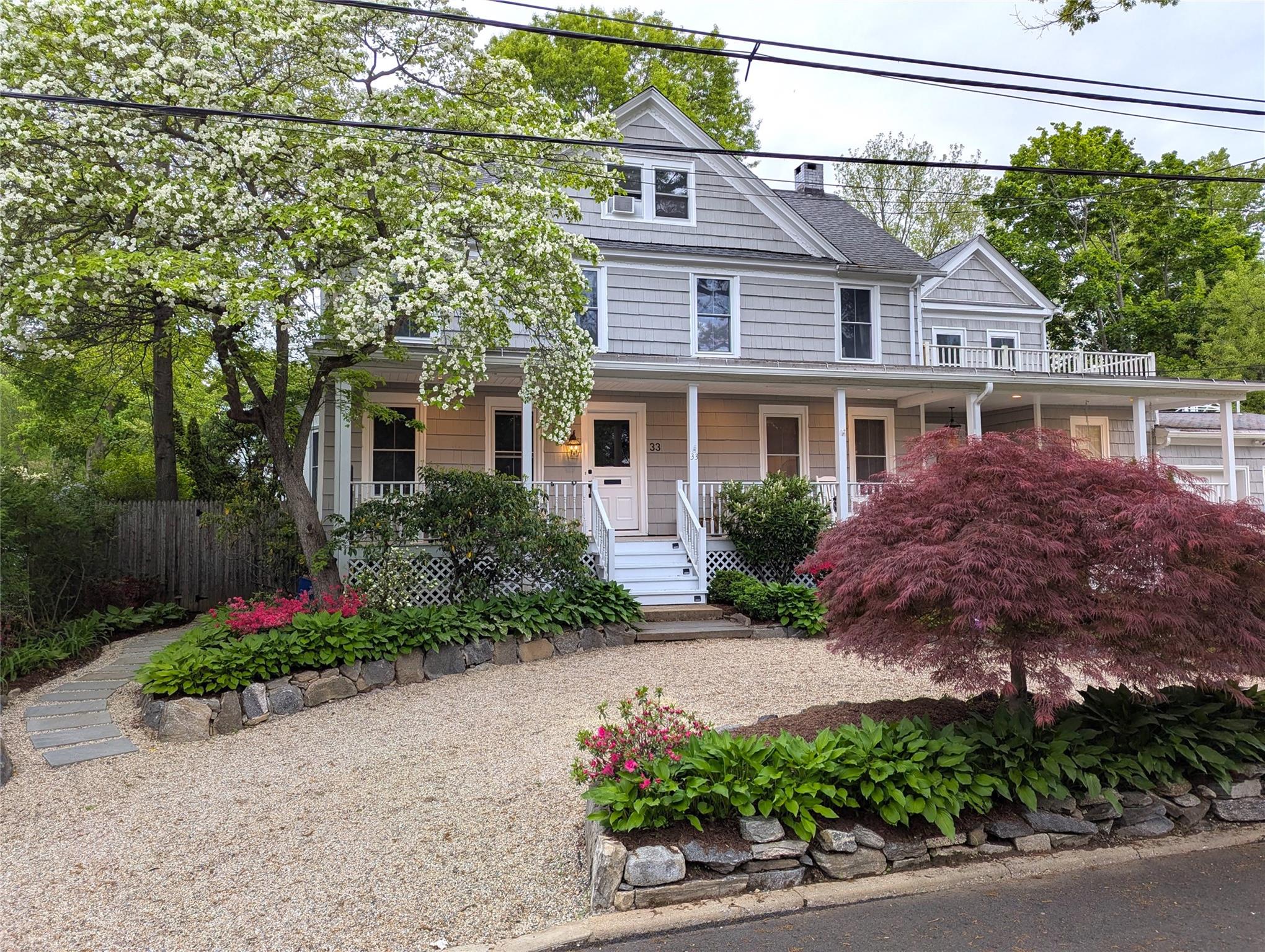 Meadow Place, Rye, New York - 4 Bedrooms  
3 Bathrooms  
9 Rooms - 