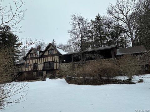 32 E Lake Stable Road Tuxedo Park NY 10987