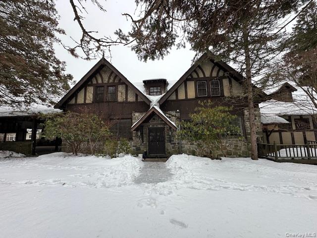 32 E Lake Stable Road