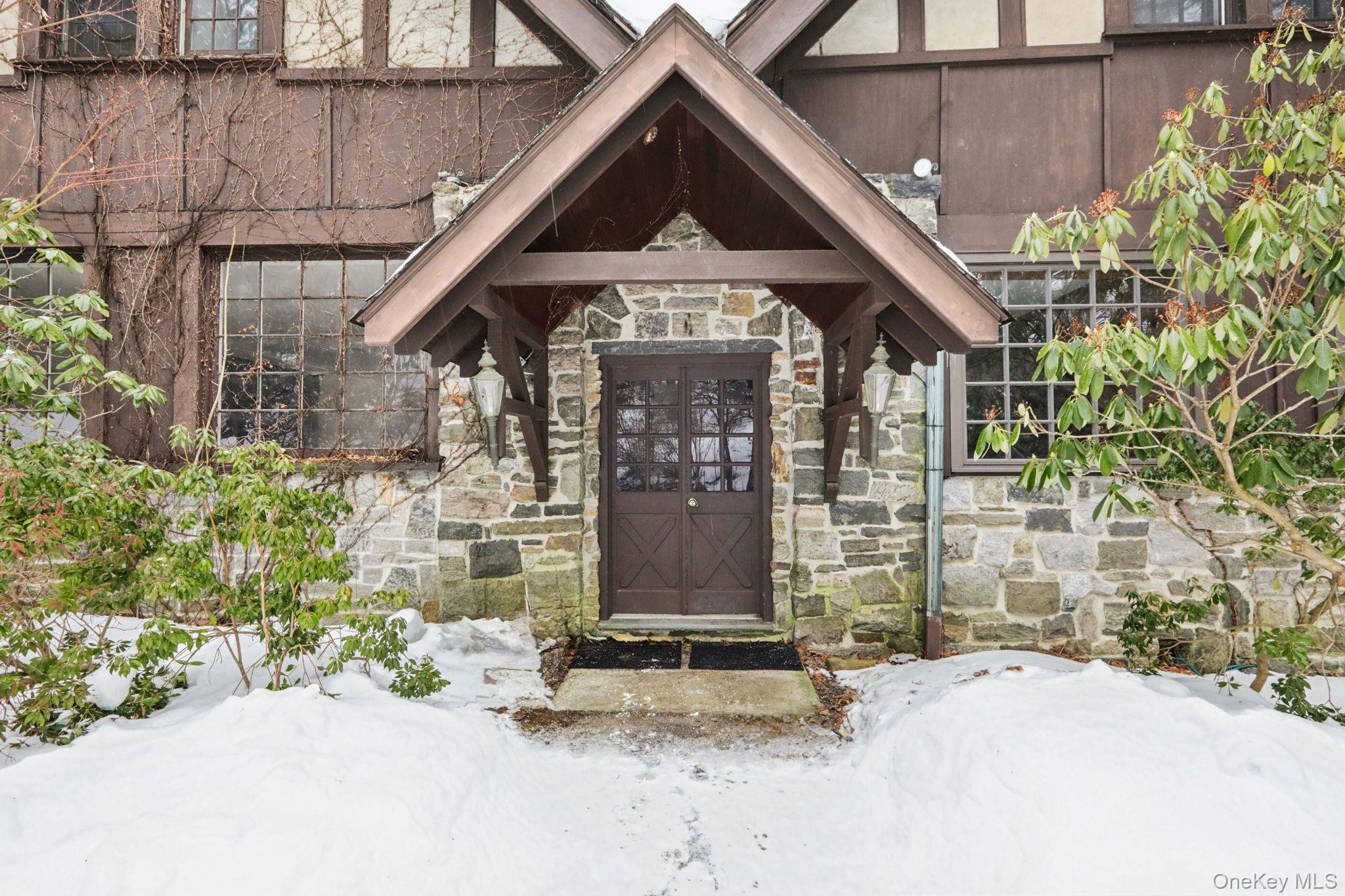 32 E Lake Stable Road