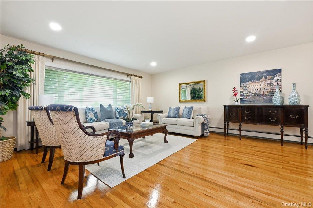 Photo of 201 Kildare Road, Garden City, NY 11530 (MLS # 1043382)