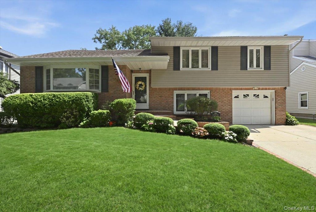 Photo of 201 Kildare Road, Garden City, NY 11530 (MLS # 1043382)