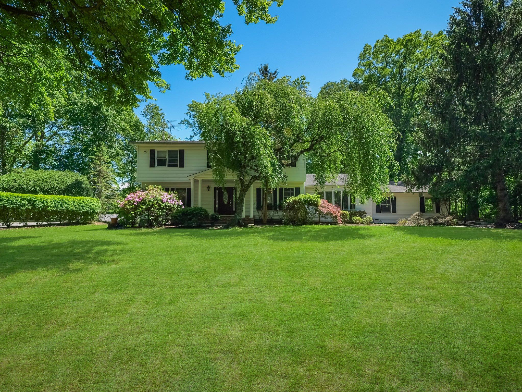 33 Rochelle Drive, New City, New York image 1