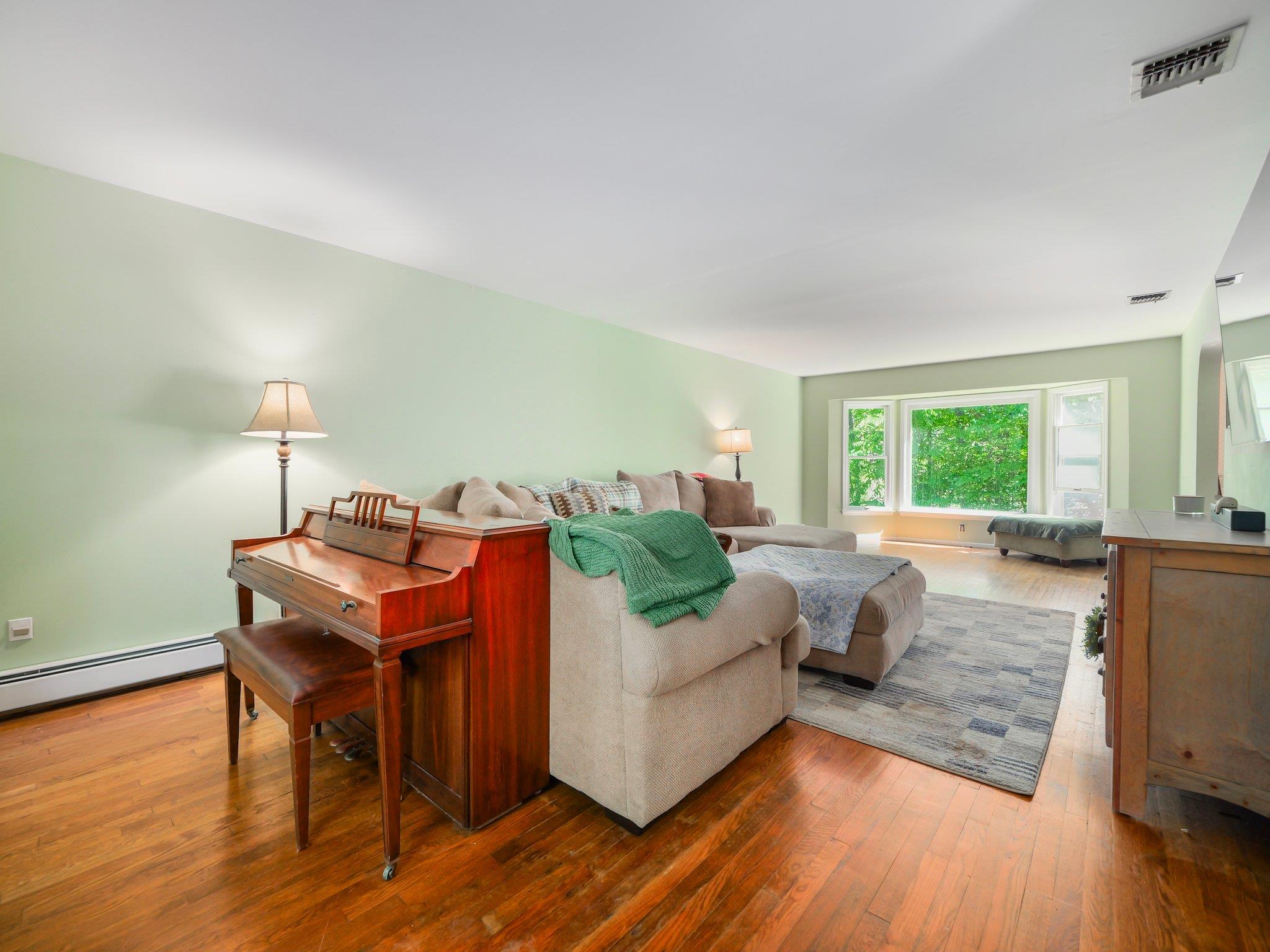 33 Rochelle Drive, New City, New York image 25