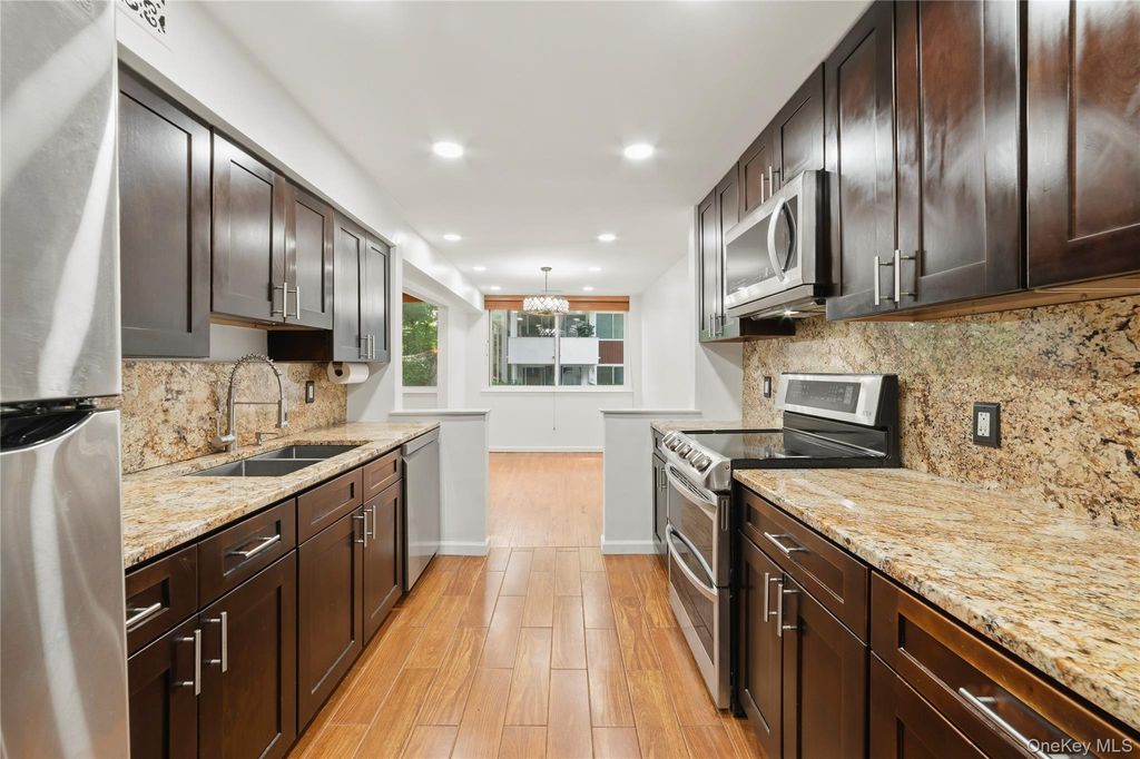 Photo of 412 Tallwood Drive, Hartsdale, NY 10530 (MLS # 1009105)