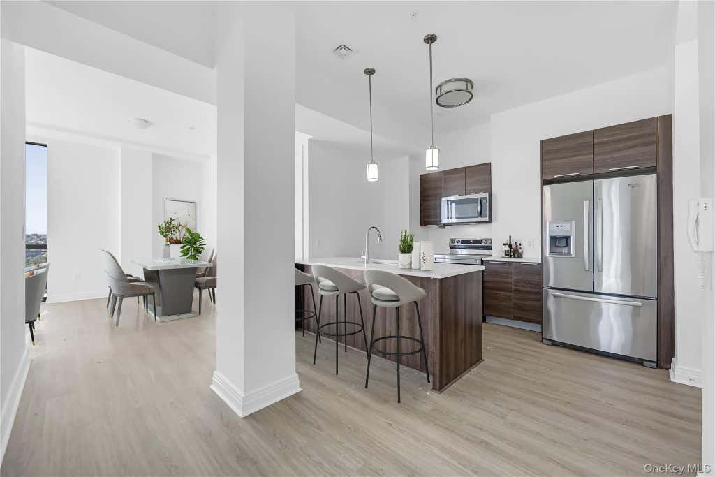 Photo of 701 Ridge Hill Boulevard #12B, Yonkers, NY 10710 (MLS # 1043606)