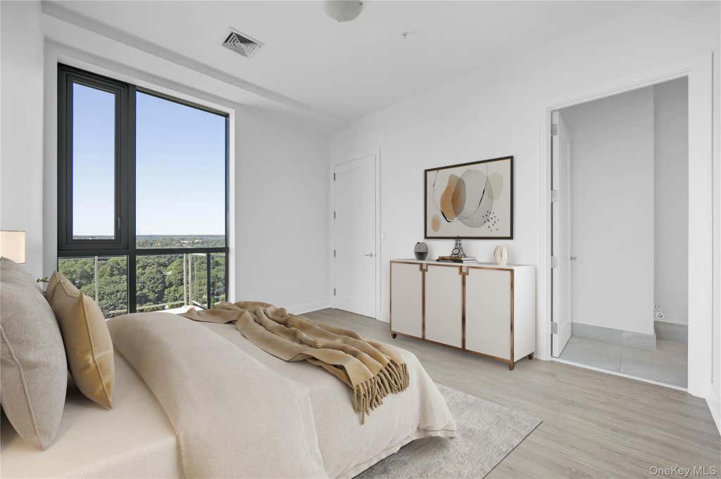 Photo of 701 Ridge Hill Boulevard #12B, Yonkers, NY 10710 (MLS # 1043606)