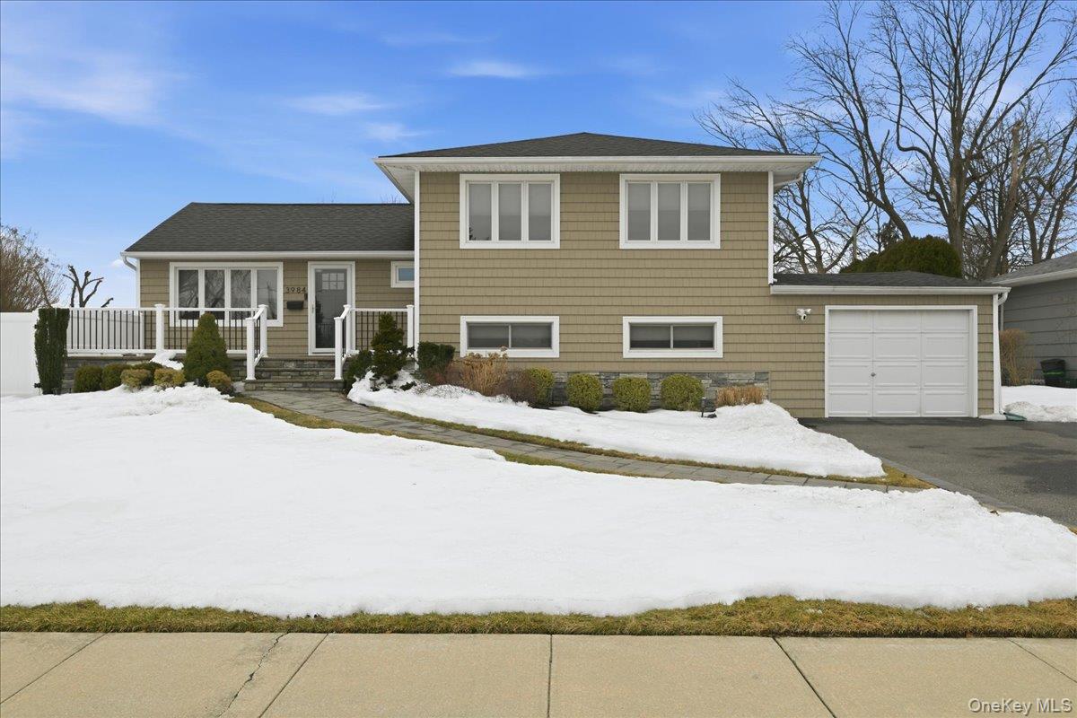 3984 Arthur Avenue N